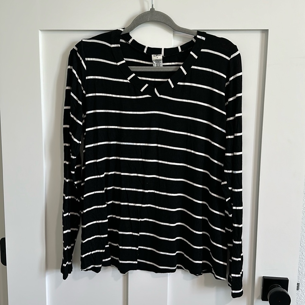 Sew In Love Women's M Long Sleeve Black White Stripe V-Neck Shirt Casual Basic